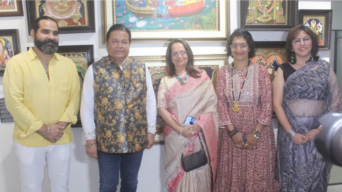 Bhajan Samrat Padmashree Anup Jalota inaugurated the 10 day's Suburbia Art Fair 2024